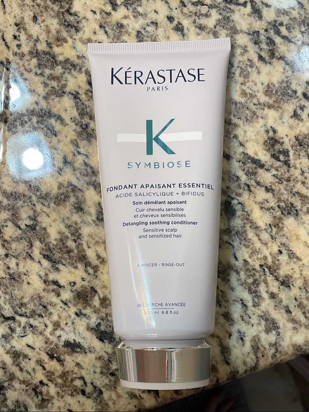 Kérastase Symbiose Conditioner - Pale Pink & Teal Accent